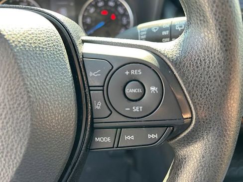 Used 2021 Toyota RAV4 LE image 30