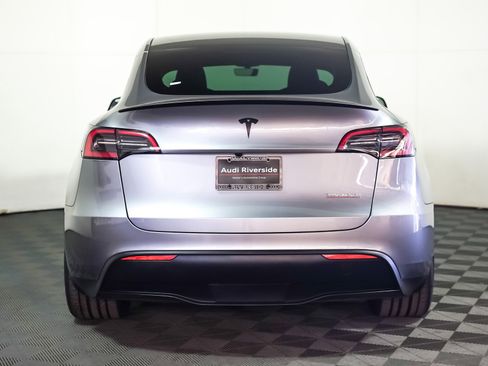 Used 2024 Tesla Model Y Performance image 13