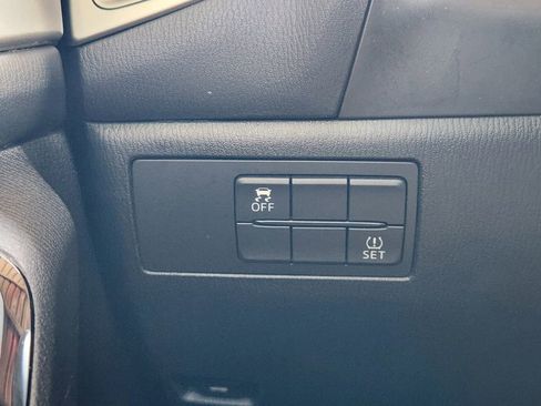 Used 2017 MAZDA MAZDA3 Touring image 23