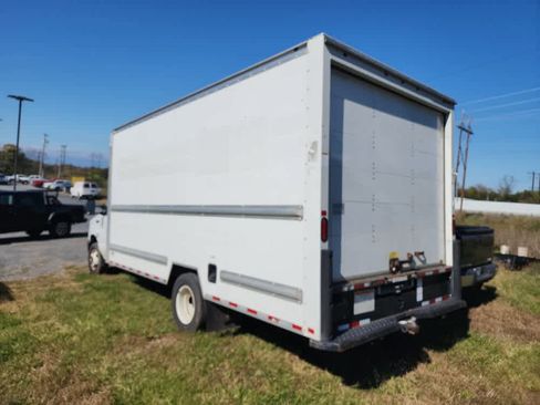 Used 2018 Ford E-350 and Econoline 350 Super Duty image 27