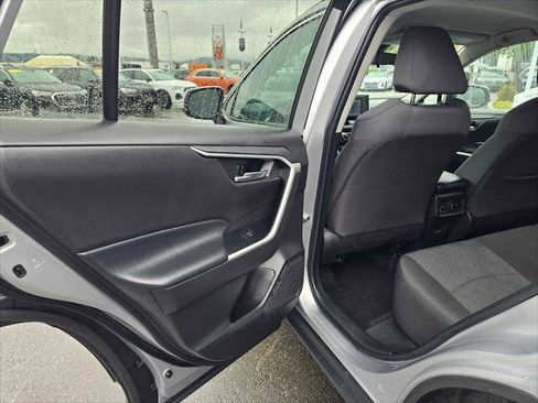 Used 2022 Toyota RAV4 XLE FWD image 14