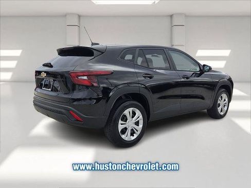 New 2026 Chevrolet Trax LS image 6