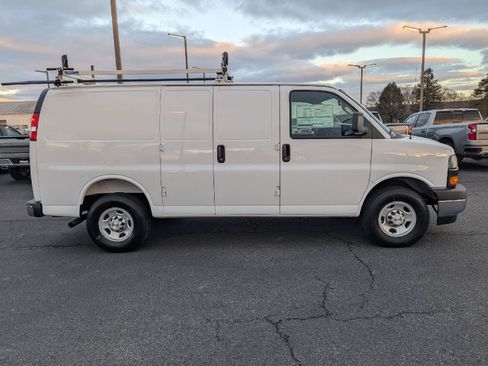 New 2025 Chevrolet Express 3500 w/ Driver Convenience Package RWD image 18