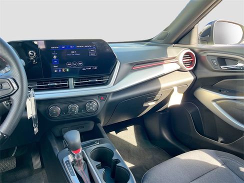 Used 2024 Chevrolet Trax RS w/ Driver Confidence Package image 22