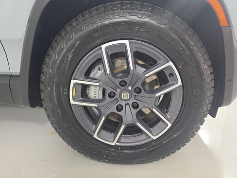 Used 2023 Rivian R1S Adventure AWD/4WD image 11