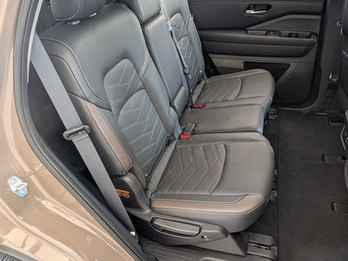 Used 2024 Nissan Pathfinder Platinum w/ Cargo Package image 21