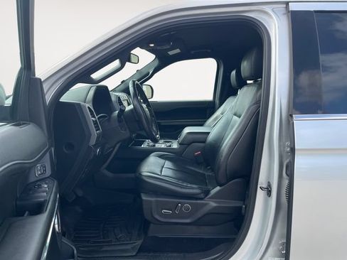 Used 2018 Ford Expedition Max XLT w/ Equipment Group 202A AWD/4WD image 9