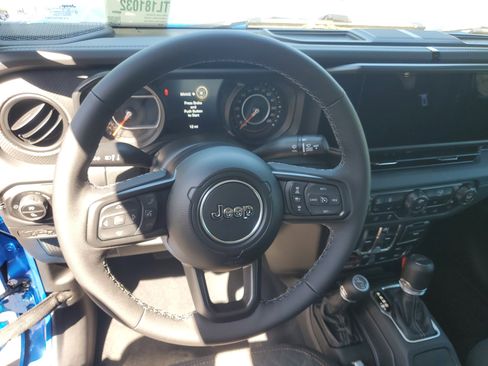 New 2026 Jeep Gladiator Mojave w/ Safety Group AWD/4WD image 11