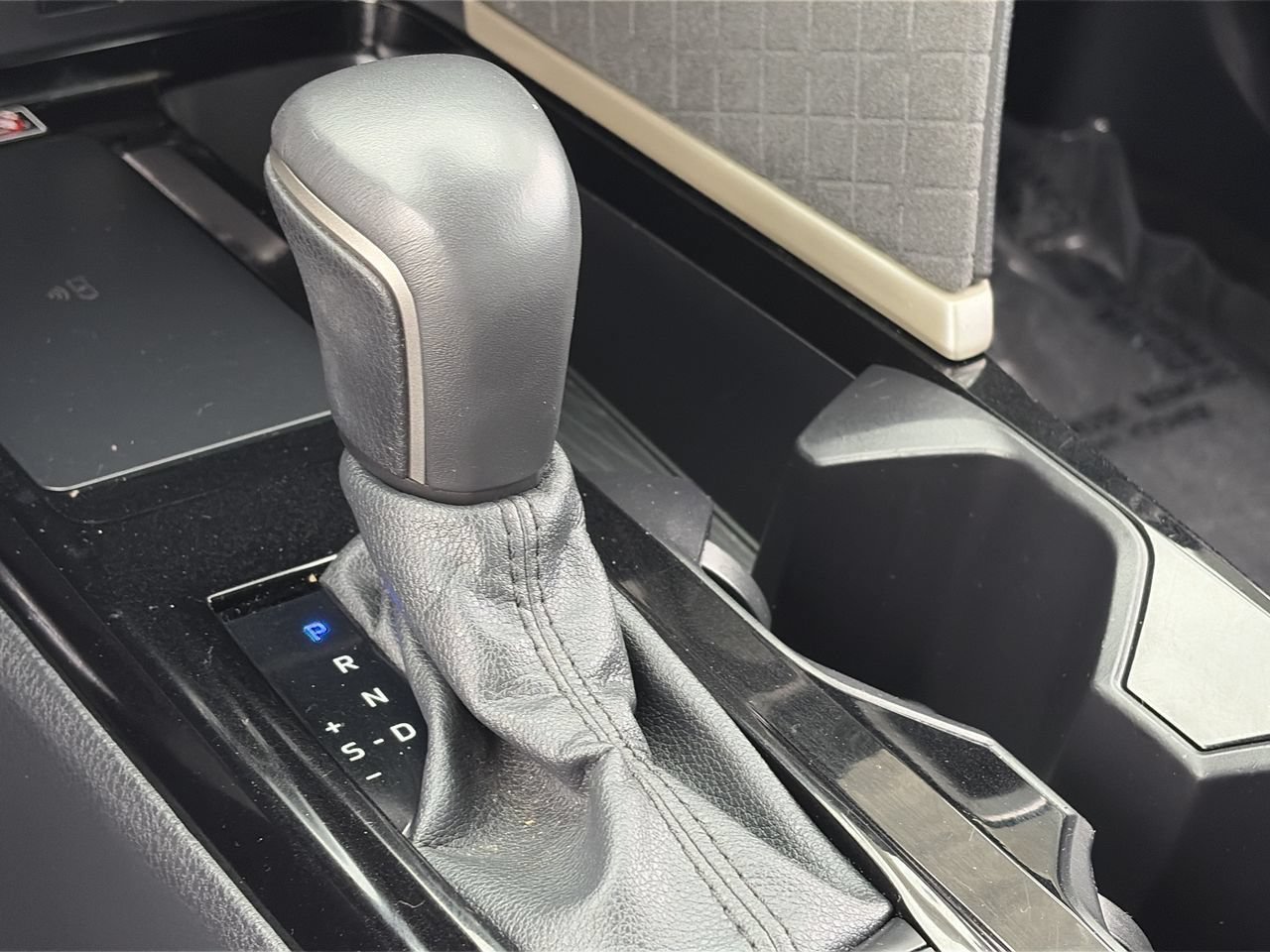 Used 2025 Toyota Camry XLE FWD image 14