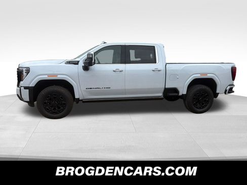 New 2026 GMC Sierra 3500 Denali Ultimate w/ LPO, Black Badging Package AWD/4WD image 5