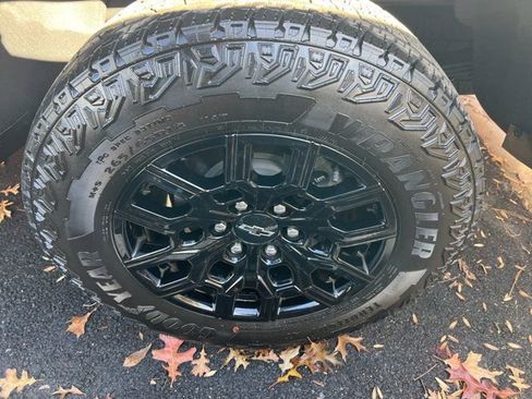 Used 2023 Chevrolet Colorado Trail Boss w/ Advanced Trailering Package image 17