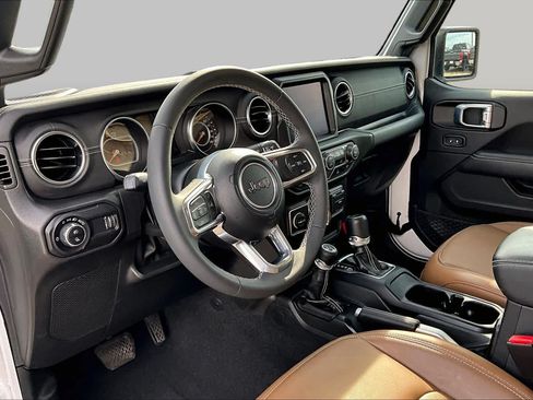 Used 2023 Jeep Gladiator Overland w/ Popular Equipment Package AWD/4WD image 17