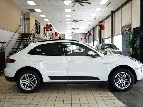 Used 2018 Porsche Macan image 18