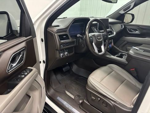 Used 2022 GMC Yukon XL SLT w/ SLT Premium Package AWD/4WD image 17