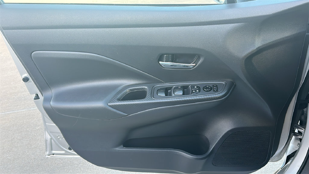 Used 2025 Nissan Versa SV FWD image 19