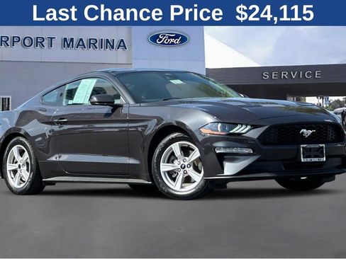 Certified 2022 Ford Mustang Coupe RWD image 2
