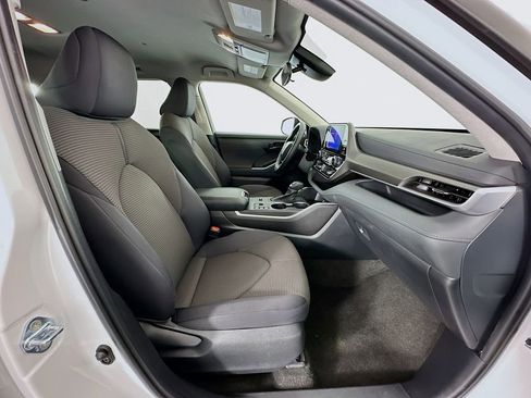 Certified 2024 Toyota Highlander LE image 28