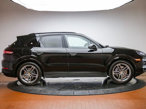 Used 2024 Porsche Cayenne AWD/4WD image 8