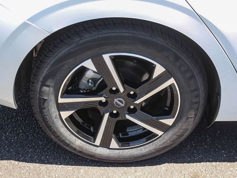 Used 2024 Nissan Sentra SV FWD image 11