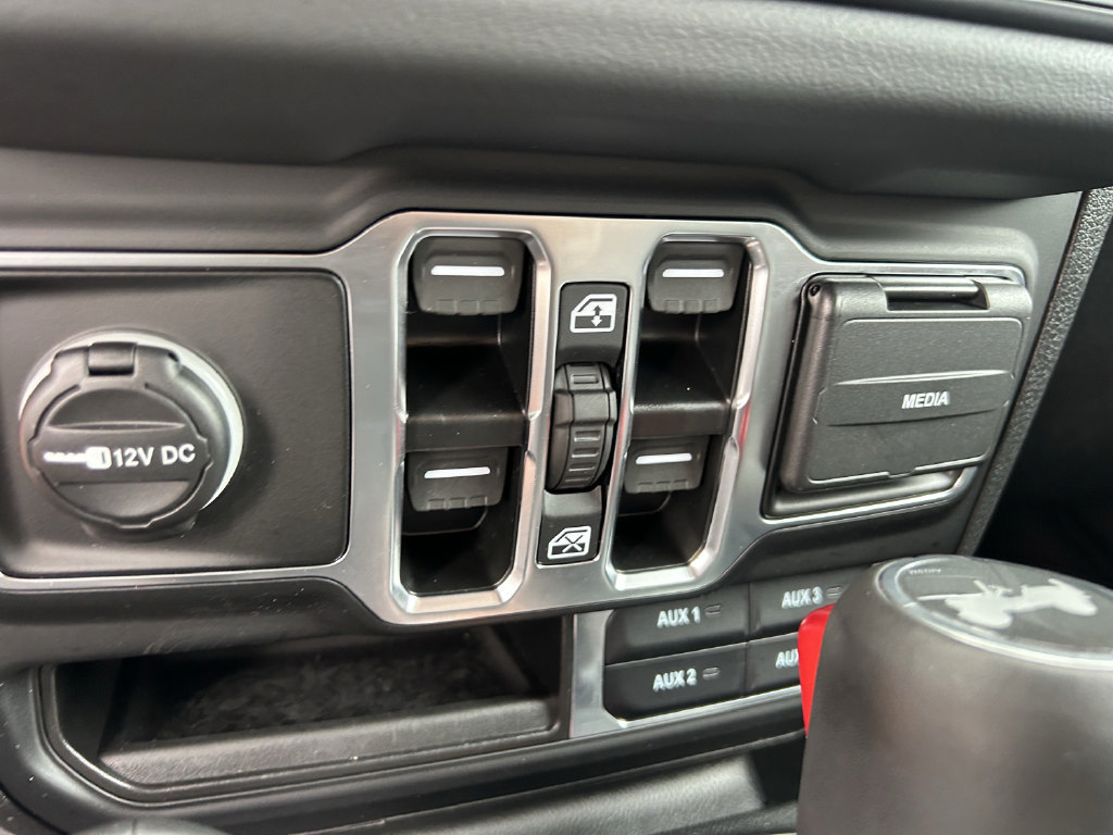 Used 2025 Jeep Wrangler Unlimited Sahara AWD/4WD image 22