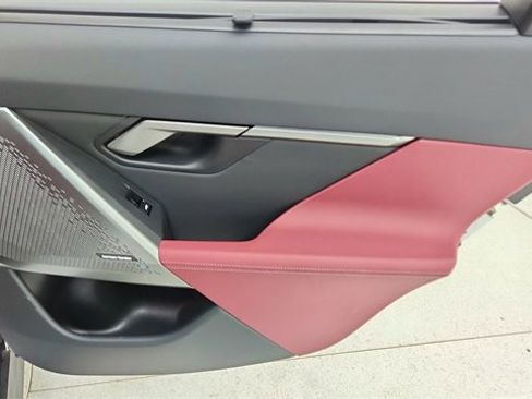 Used 2025 BMW 540i xDrive image 29