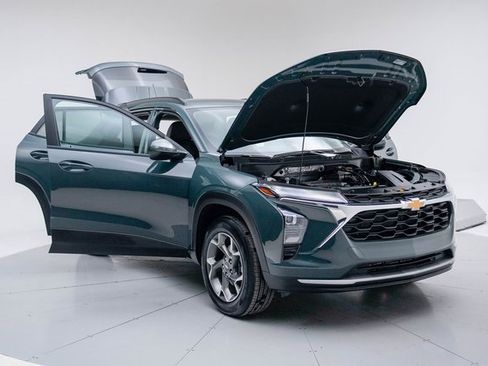 Used 2025 Chevrolet Trax LT w/ Driver Confidence Package image 15