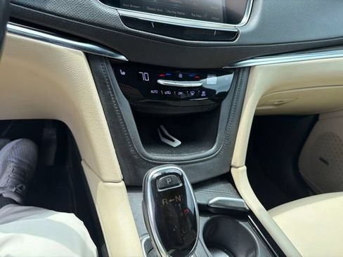 Used 2018 Cadillac XT5 AWD image 28