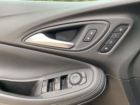 Used 2021 Buick Encore GX Essence w/ Experience Buick Package image 38