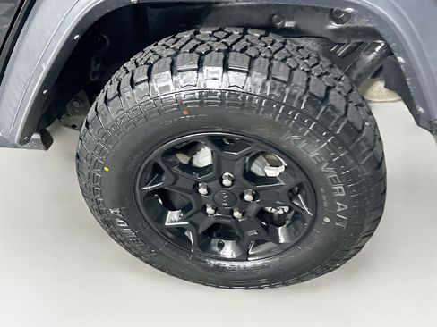 Used 2023 Jeep Wrangler Unlimited w/ Sun & Screen Package AWD/4WD image 11