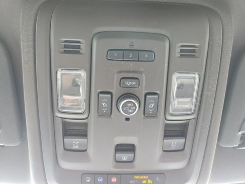 Used 2022 Chevrolet Tahoe Z71 w/ Luxury Package AWD/4WD image 26