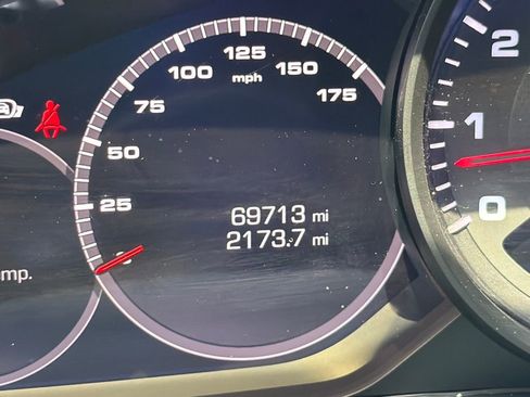 Used 2021 Porsche Cayenne Coupe AWD/4WD image 4