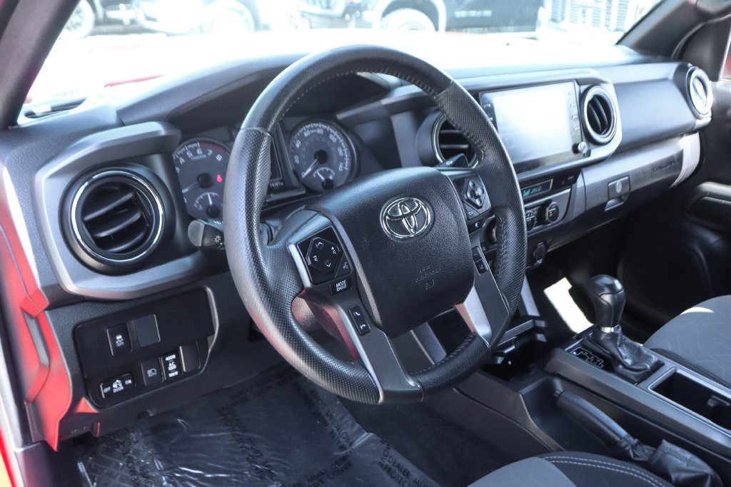 Used 2021 Toyota Tacoma TRD Off-Road w/ Technology Package AWD/4WD image 17