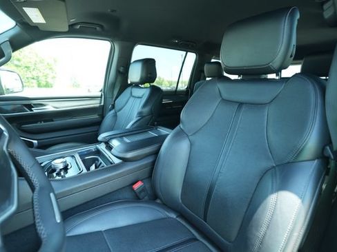 Used 2024 Jeep Wagoneer Series II w/ Flexible Seating Group AWD/4WD image 41