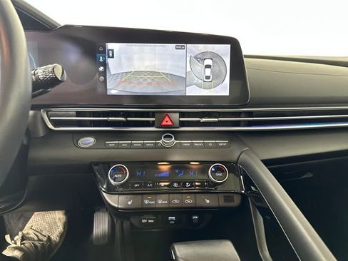 Used 2024 Hyundai Elantra Limited image 22