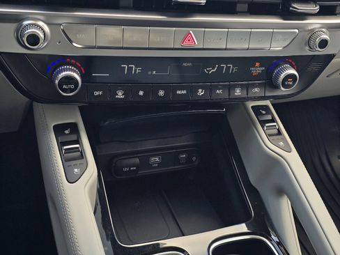 Used 2024 Kia Telluride EX w/ EX Captain's Chair Package image 21