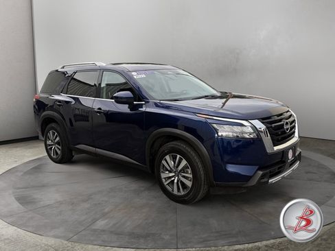 Used 2025 Nissan Pathfinder SL AWD/4WD image 1