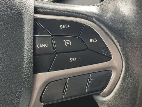 Used 2019 Jeep Grand Cherokee Limited w/ Luxury Group II image 28