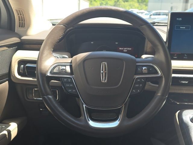 Used 2022 Lincoln Nautilus Reserve AWD/4WD image 14