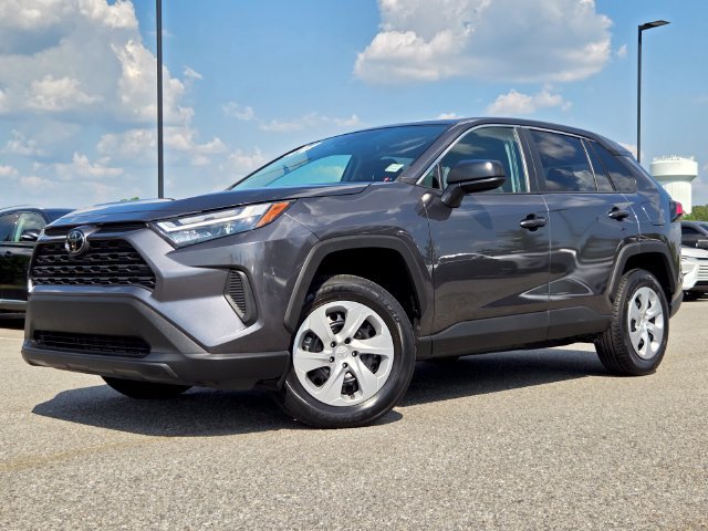 Used 2024 Toyota RAV4 LE FWD image 22