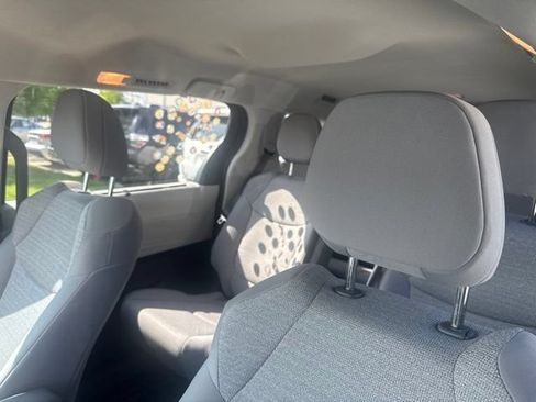 Used 2023 Toyota Sienna LE FWD image 9