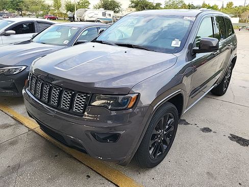Used 2020 Jeep Grand Cherokee Altitude RWD image 1