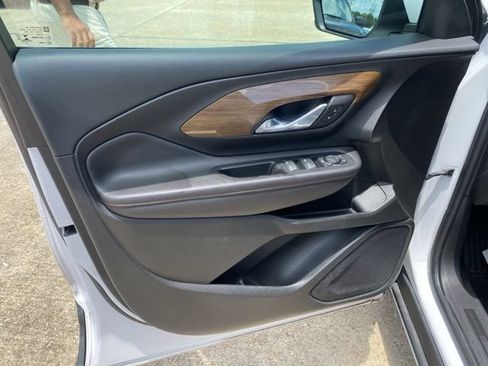 Used 2020 GMC Terrain SLE FWD image 14