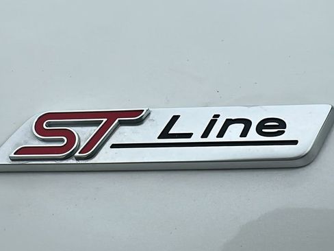 Used 2024 Ford Explorer ST-Line w/ Class IV Trailer Tow Package RWD image 6