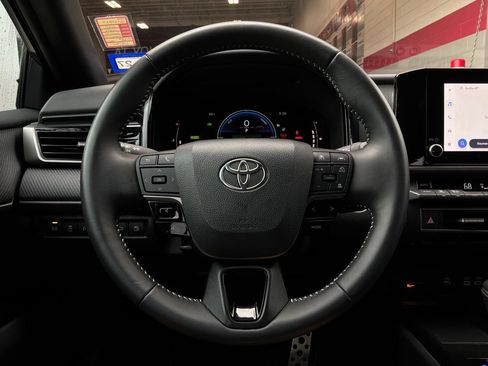Used 2025 Toyota Camry SE FWD image 32