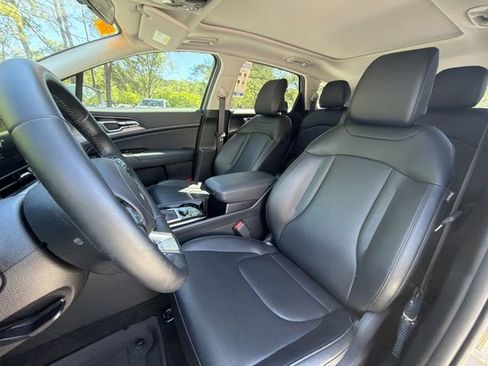 Used 2025 Kia Sportage EX w/ Premium Package FWD image 11