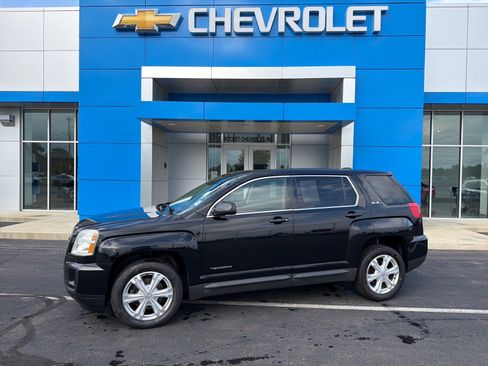 Used 2017 GMC Terrain SLE FWD image 1