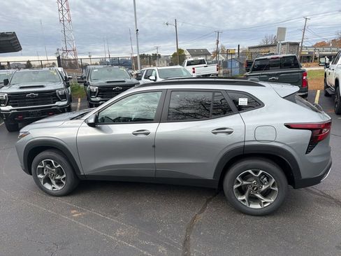 New 2026 Chevrolet Trax LT w/ Driver Confidence Package image 3