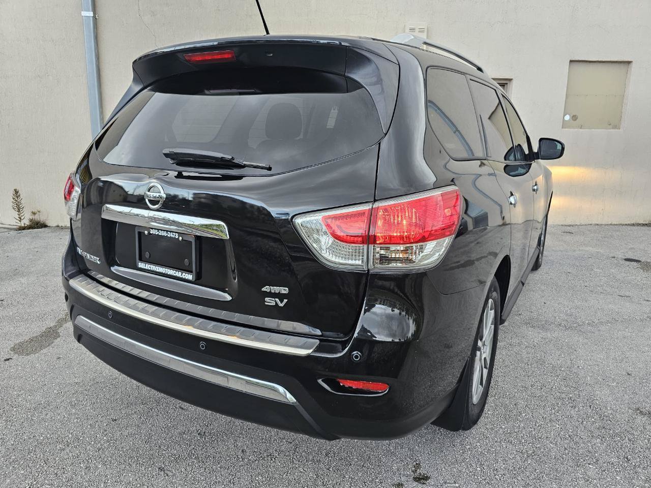 Used 2015 Nissan Pathfinder SV FWD image 16