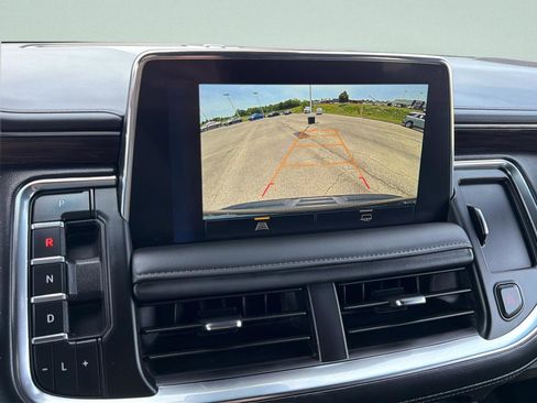 Used 2024 Chevrolet Suburban LT RWD image 26