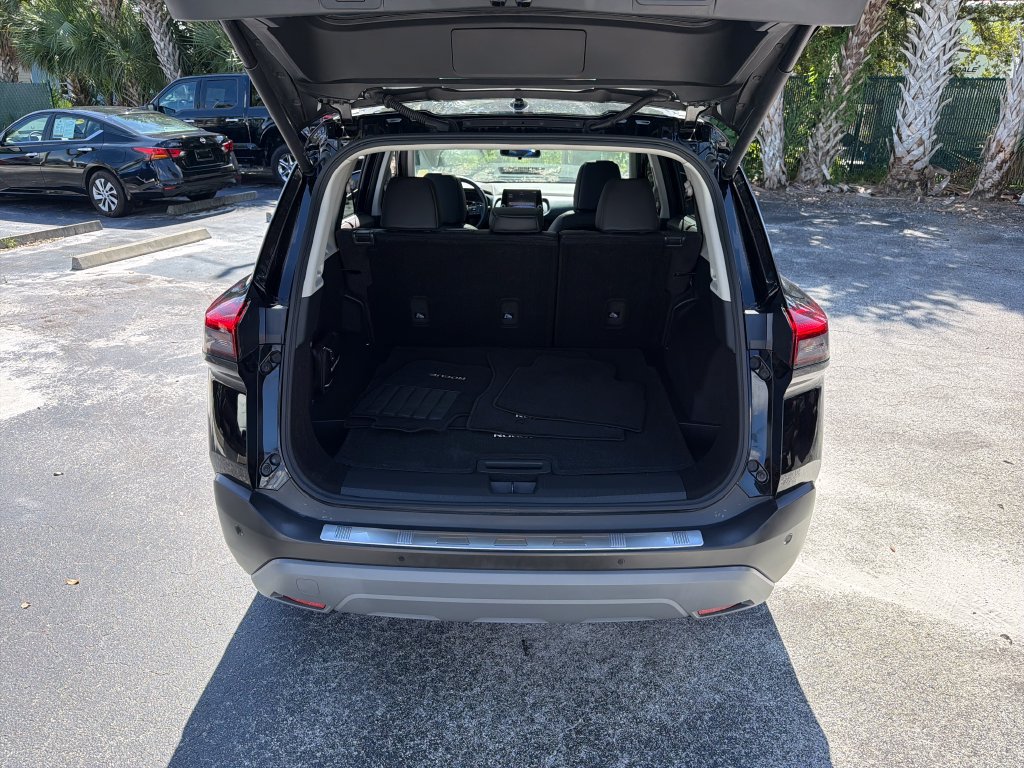Used 2023 Nissan Rogue SV w/ SV Premium B Package FWD image 32